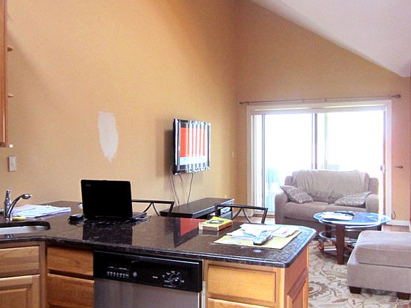 4th image of 180 Davis Ave APT 11A