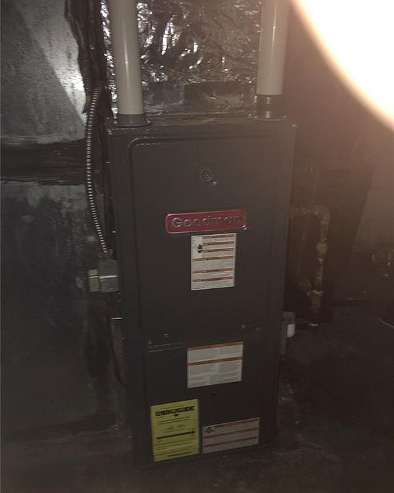 2nd image of 915 W 3rd St