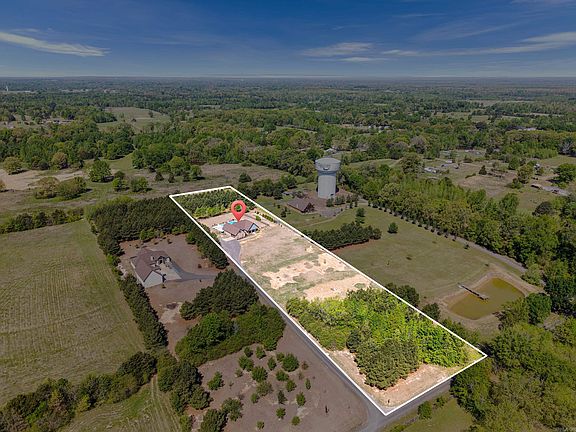 3rd image of 126 Coyote Cir