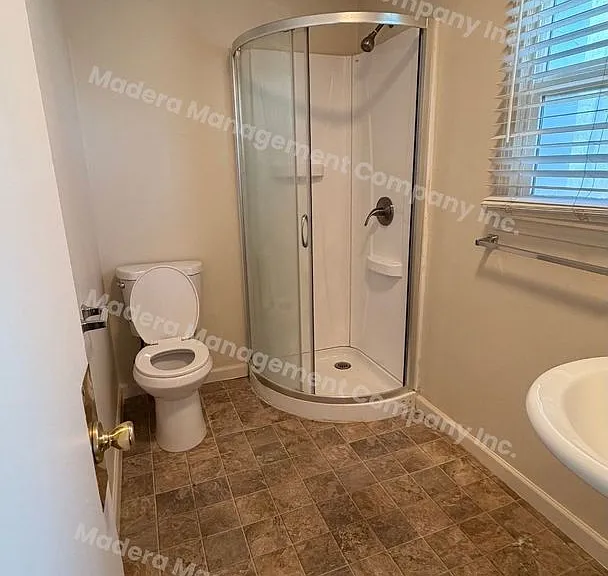 210 N C St — Photo 9