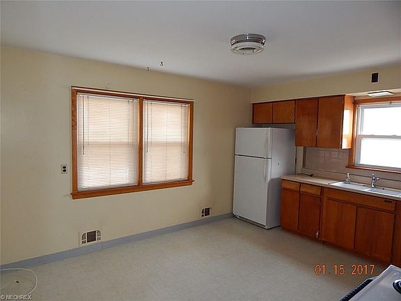 5th image of 3420 Hilltop Dr
