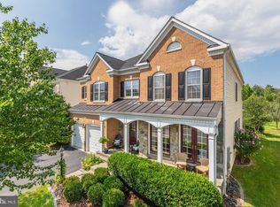 25586 South Village Dr, Chantilly, VA 20152