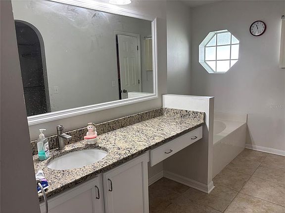 4th image of 304 Marion Oaks Trl