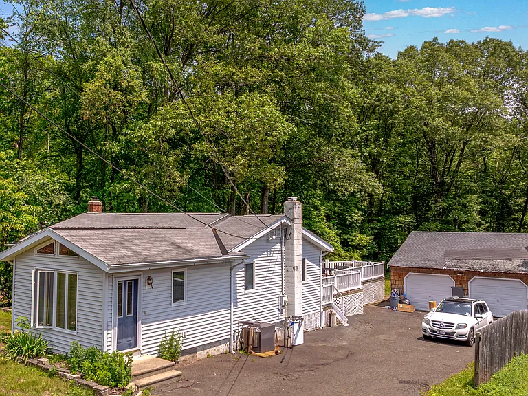 795 Hill St — Photo 4