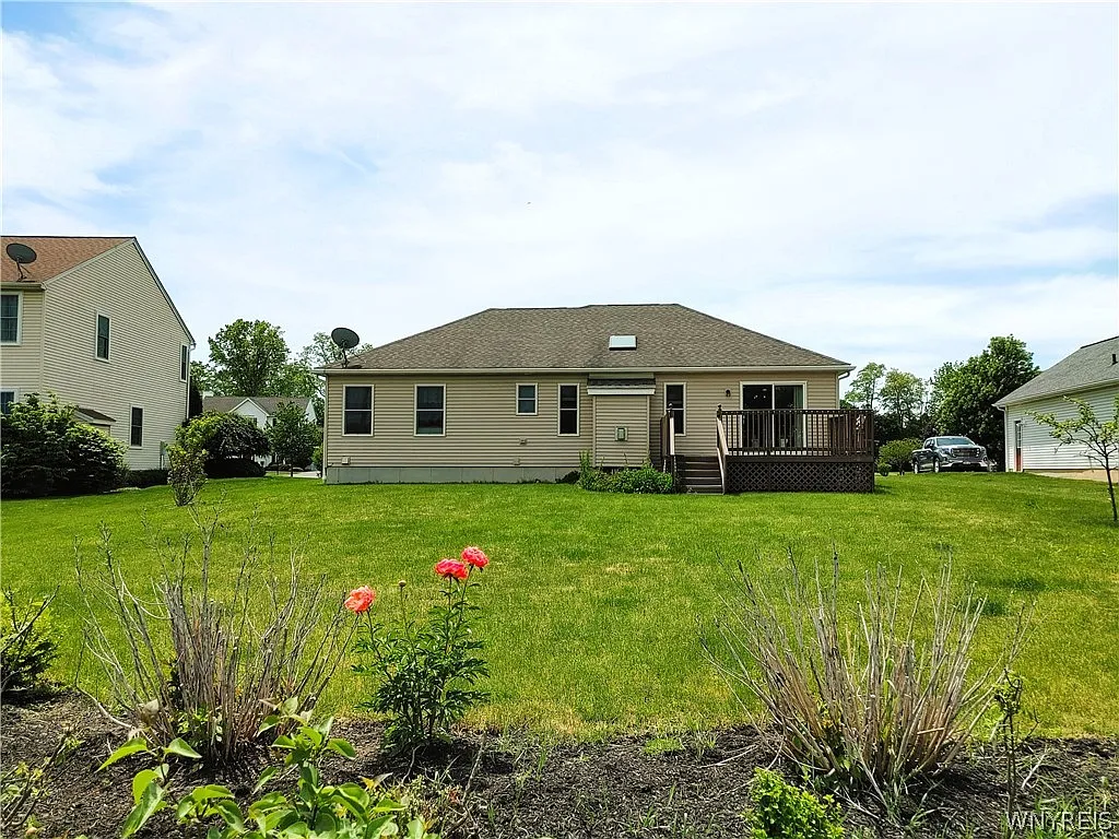 3 bed, 2.0 bath, 1581 sqft, $3,500 — Photo 2