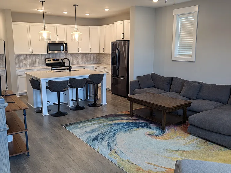 2091 Oakwood Ave — Photo 3