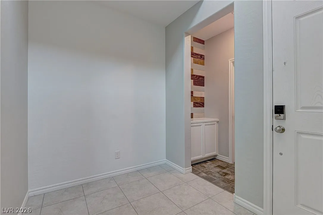 3 bed, 2.0 bath, 2213 sqft, $2,300 — Photo 4