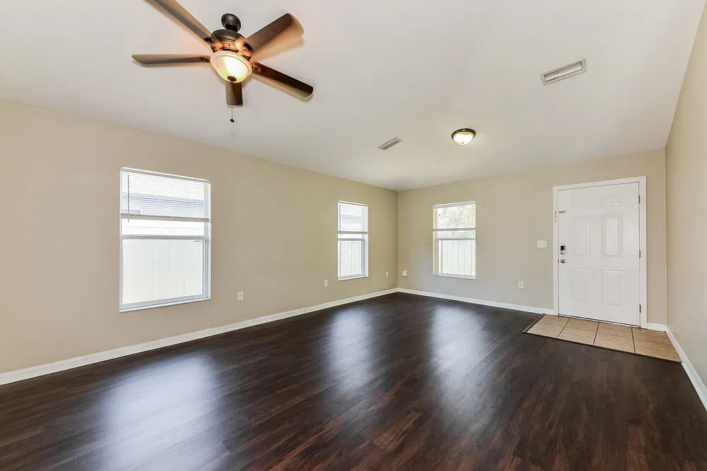 3 bed, 2.0 bath, 1276 sqft, $2,880 — Photo 3