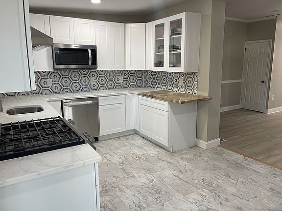 4th image of 109 Ryers Ave