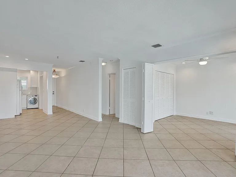 2311 NE 36th St #2F — Photo 11