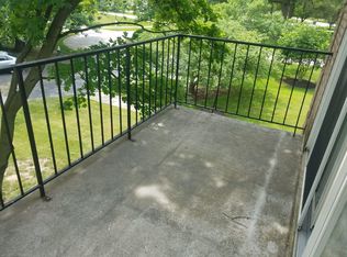 1155 Charter Oak Ln APT 302, Westlake, OH 44145