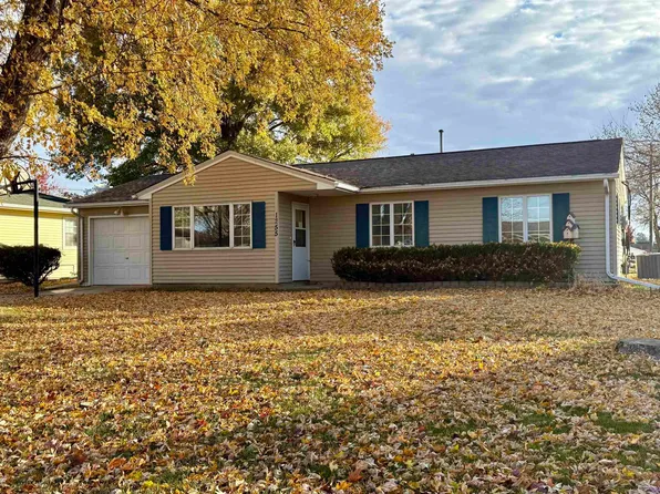 1255 4th St, Jesup, IA 50648