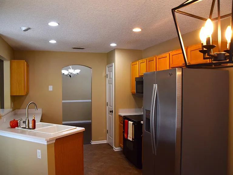 565 Redberry Ln — Photo 6