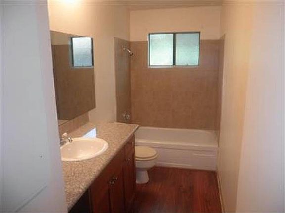 4th image of 5888 Hillsdale Blvd