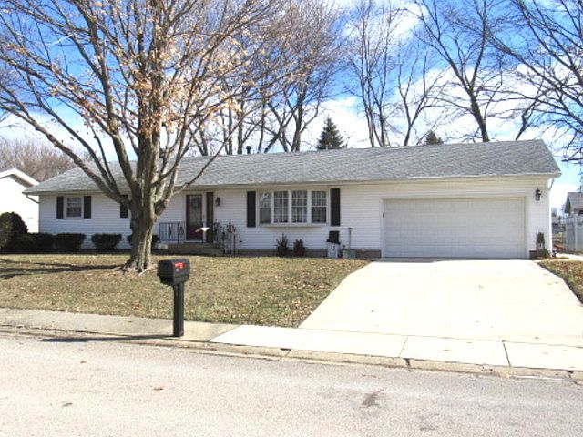 1st image of 28 Rosewood Dr