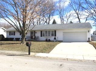 28 Rosewood Dr, Clinton, IL 61727