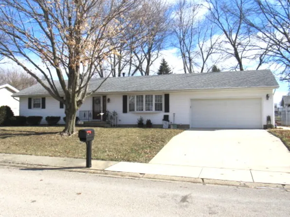 28 Rosewood Dr, Clinton, IL 61727