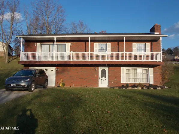 512 Camdyn Ct, Hollidaysburg, PA 16648