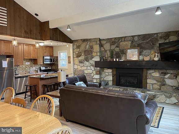 3rd image of 20 Wood St
