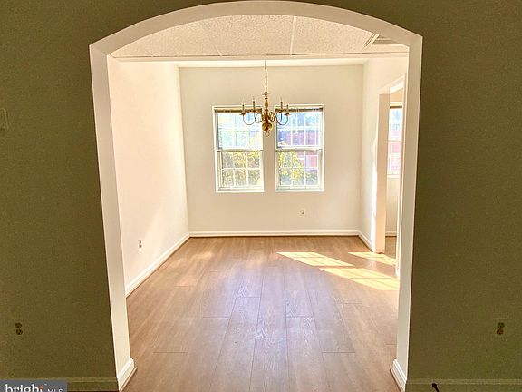 5th image of 1724 Queens Ln #176