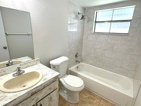 5th image of 408 Ball Ct