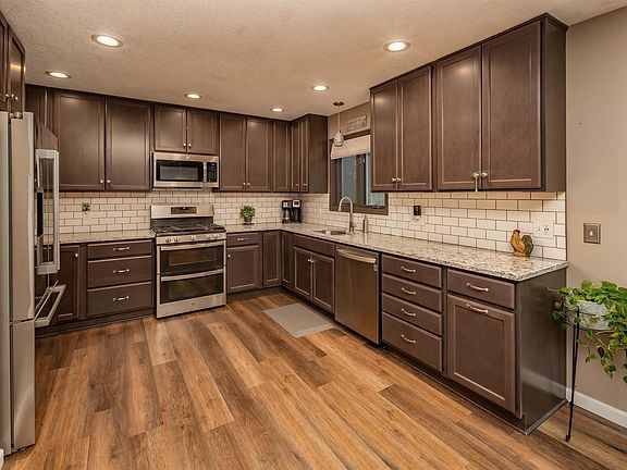 3rd image of 4444 Winston Pl