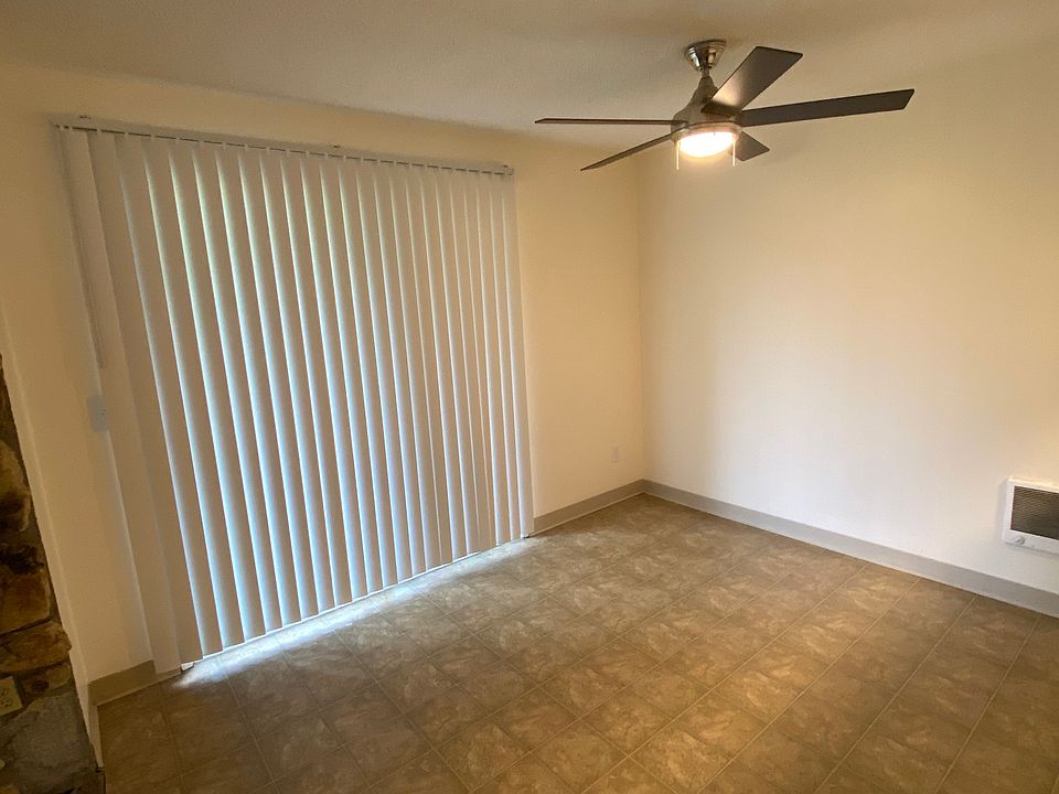 Dining room with access to the patio/balcony.