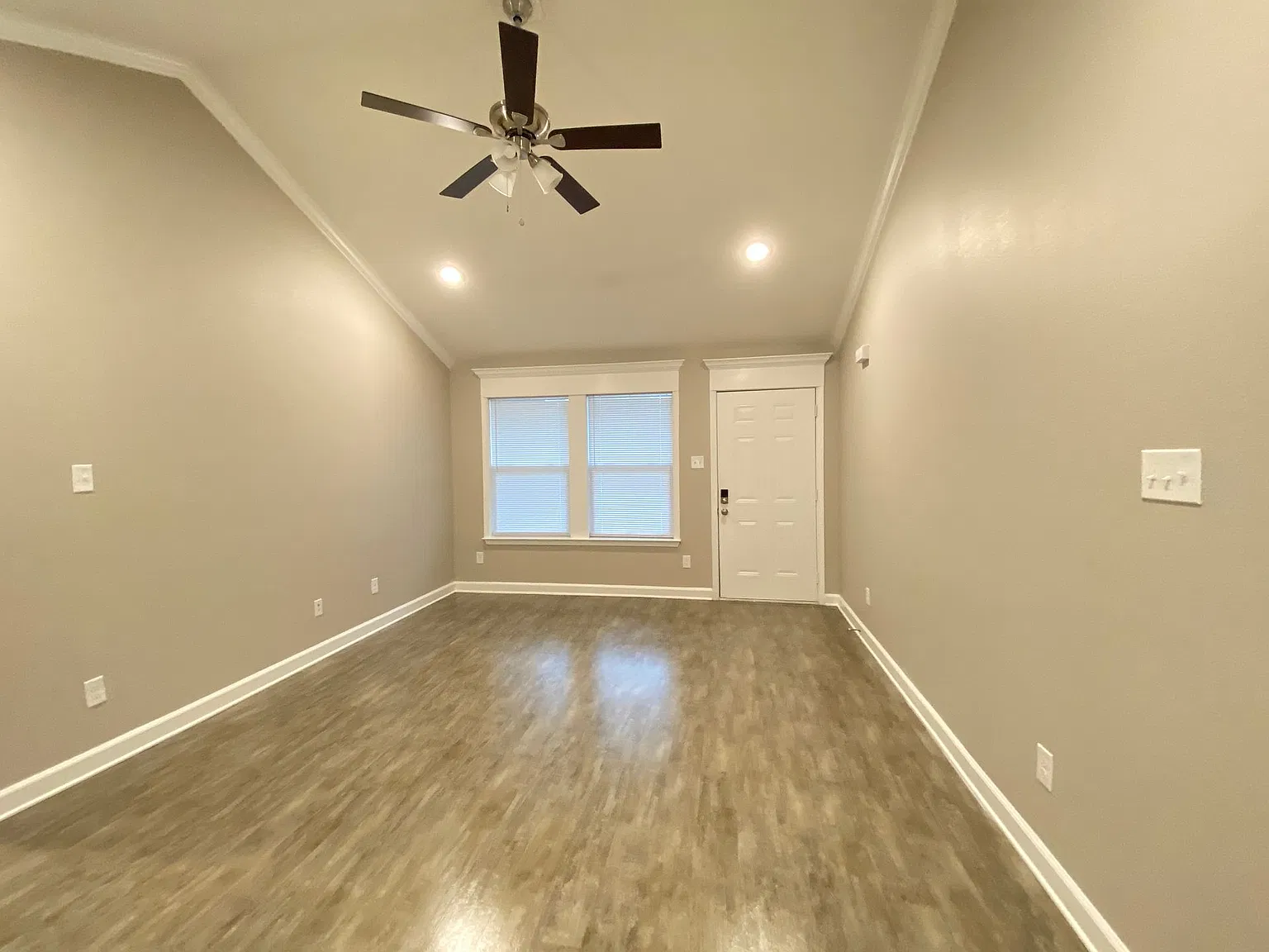 303 Magnolia Ct — Photo 4