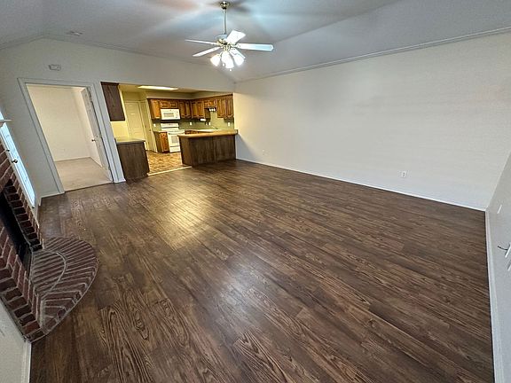 4th image of 5826 W Farmers Ave
