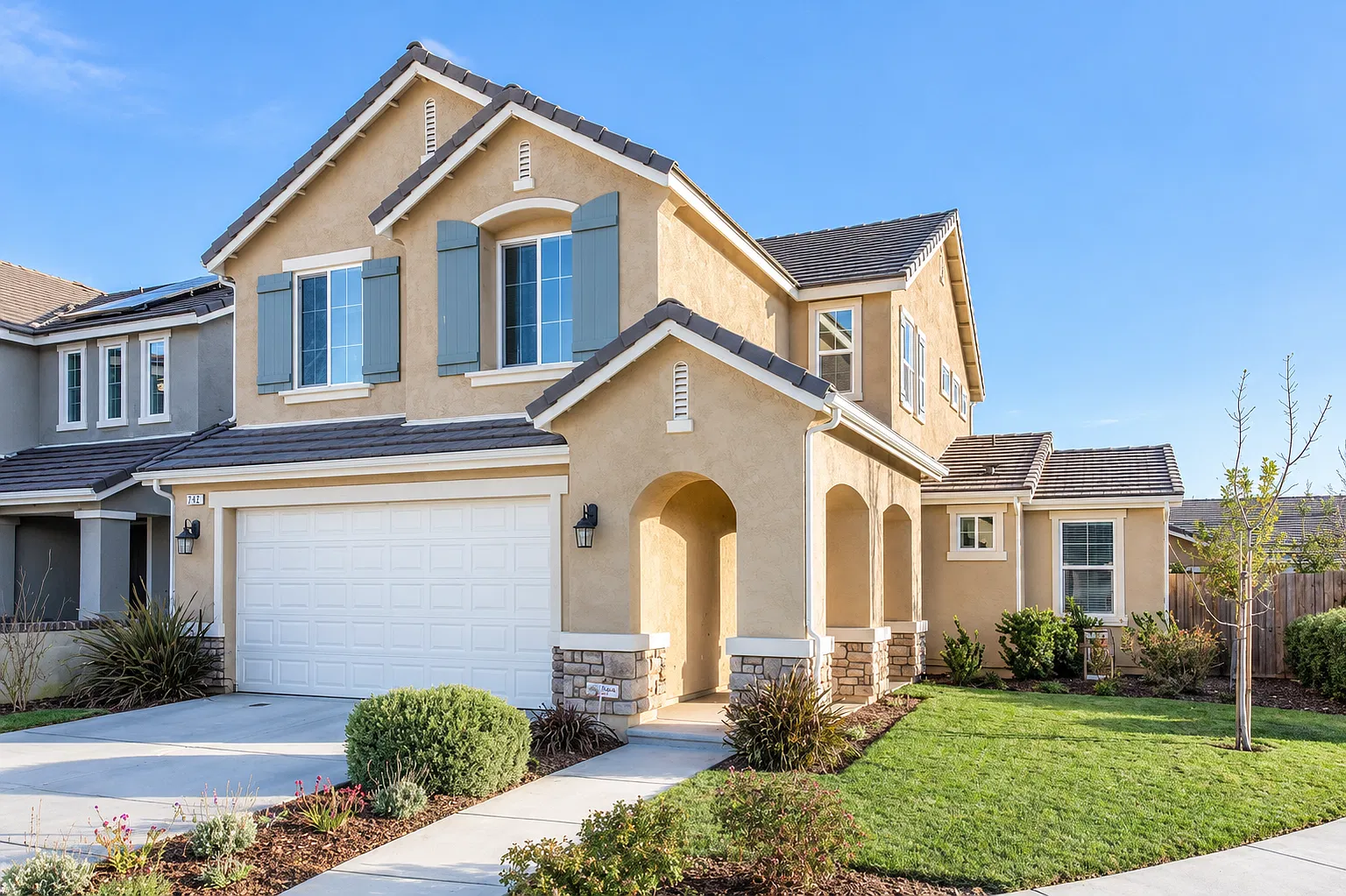 3 bed, 2.5 bath, 1833 sqft, $2,500 — Photo 1