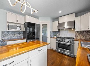 73 NW Riverview Close SE, Calgary, AB T2C4C5