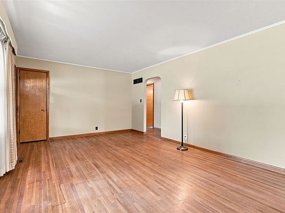 4th image of 107 Midway Dr
