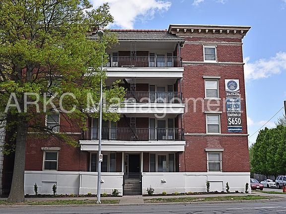 3rd image of 1114 E Armour Blvd