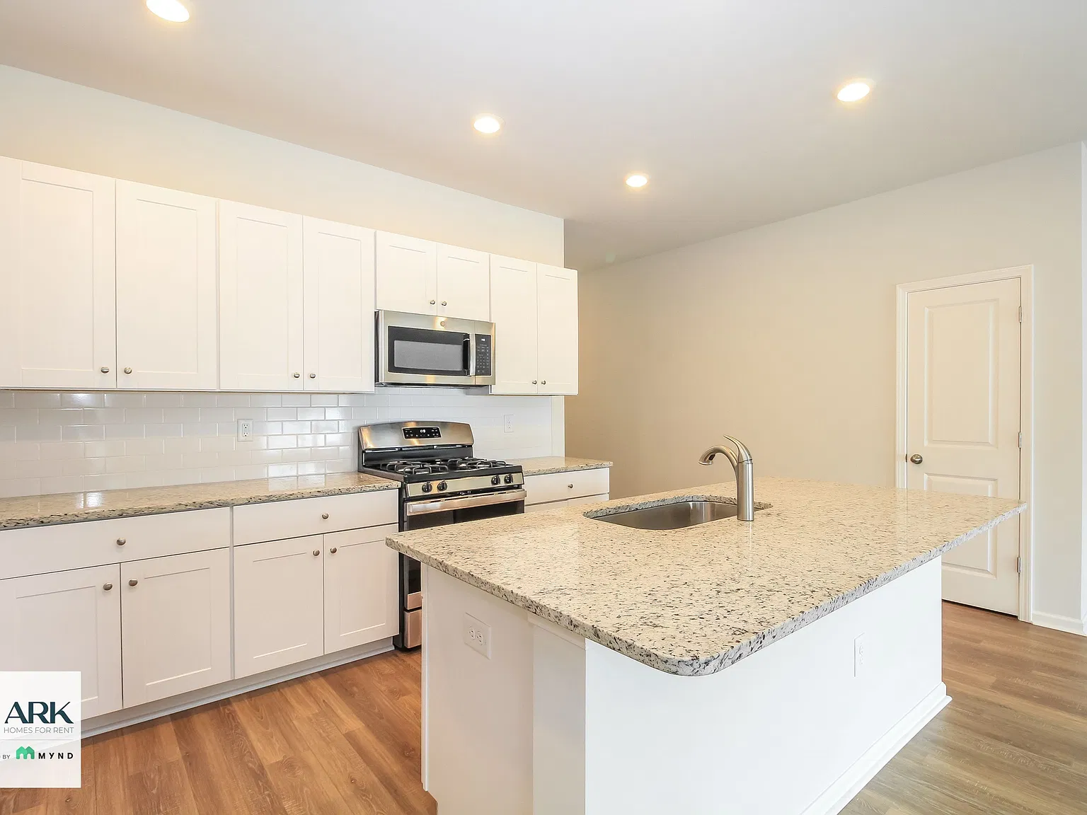 3 bed, 2.5 bath, 1616 sqft, $2,225 — Photo 4