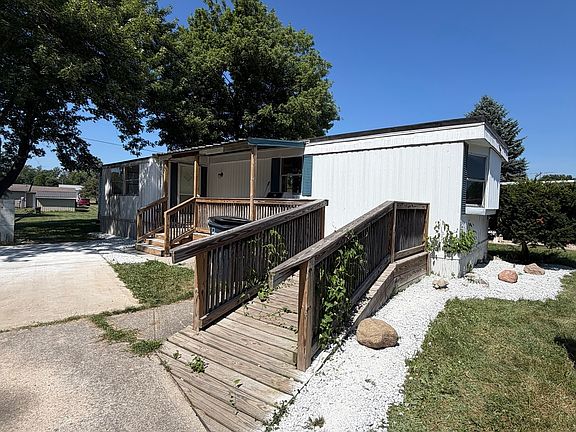 2nd image of 3216 Memorial Dr N