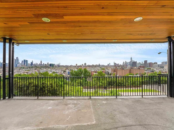 106 Griffith Street image 35 of 40