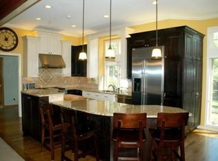 W157N7415 Stonewood Cir, Menomonee Falls, WI 53051