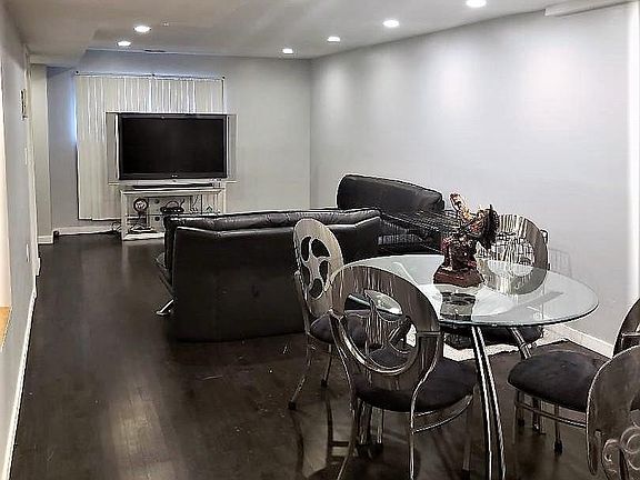 5th image of 4620 W Warwick Ave #G