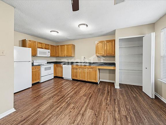4th image of 2162 Providence Dr