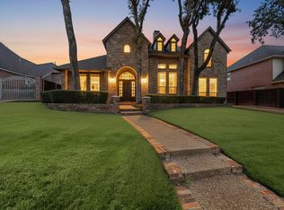 2115 Royal Dominion Ct, Arlington, TX 76006