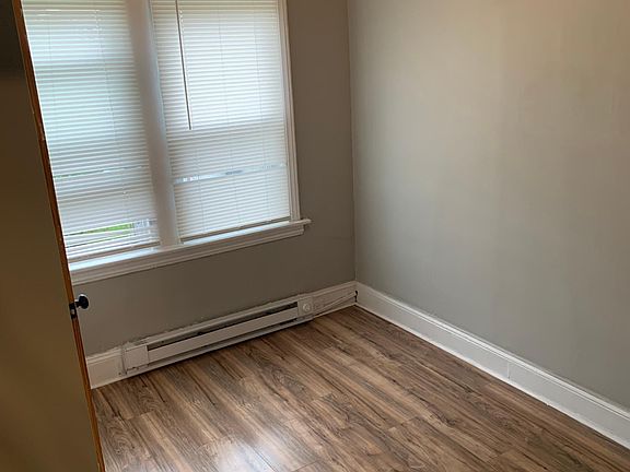 3rd image of 2404 Carter St