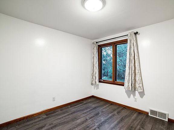 4th image of 29 Ellwood Ave #2