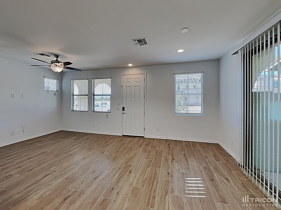 3rd image of 5834 W Wood St