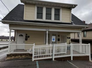 535 Carnot Rd, Coraopolis, PA 15108