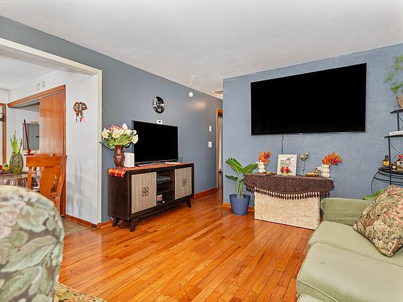 4th image of 923 Audrey Ave