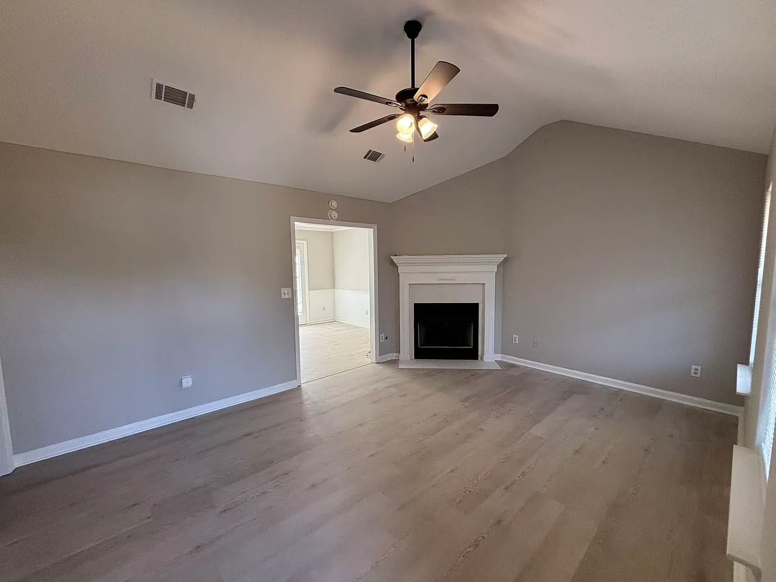 3 bed, 1166 sqft, $1,750 — Photo 2