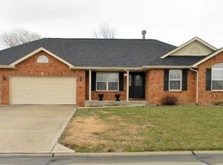 2608 Fieldstone Dr, Maryville, IL
