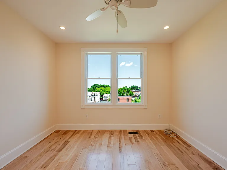 1234 E St NE — Photo 59