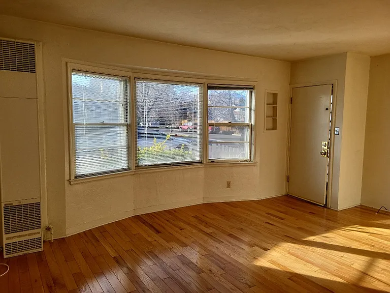 700-722 Gordon Avenue — Photo 4