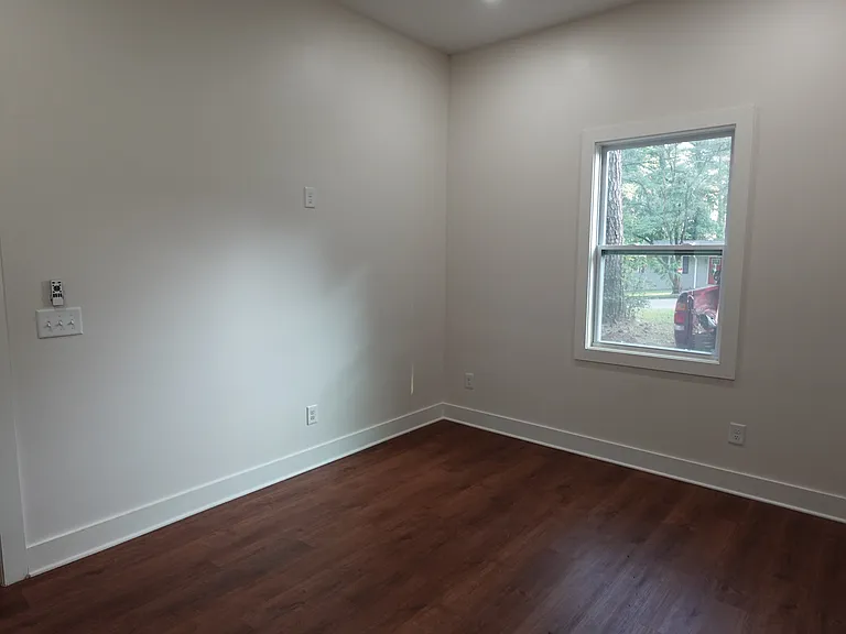 3917 Bonnie Ln SE — Photo 2